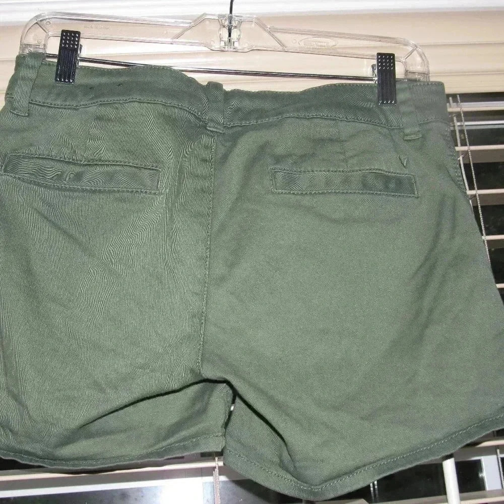 AMERICAN EAGLE Midi Super Stretch Green Shorts 4 - Picture 3 of 5